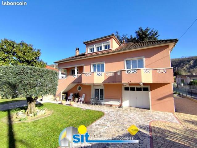 Propriété 6 pièces 201 m²
