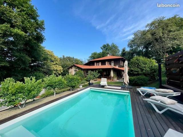 Propriété 6 pièces 202 m²
