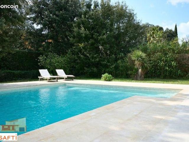 Propriété 6 pièces 203 m²