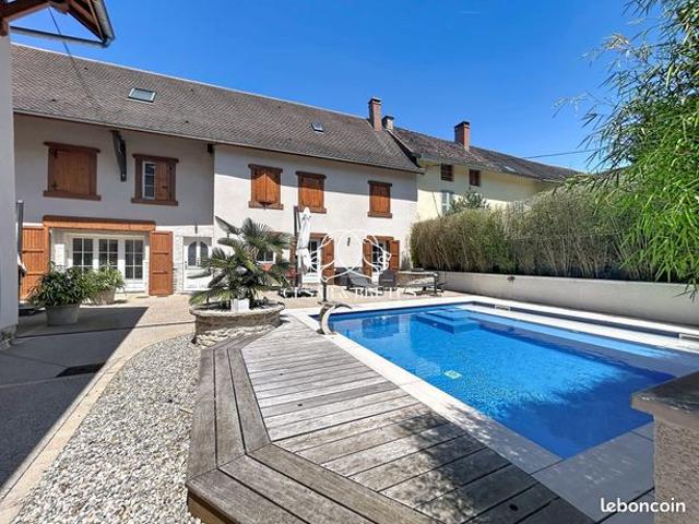 Propriété 6 pièces 203 m²