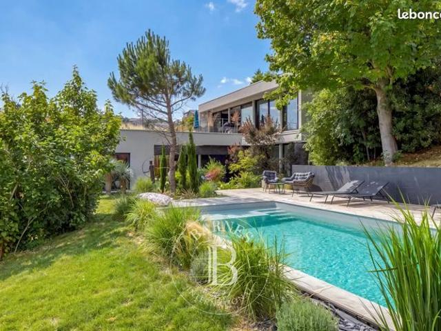 Propriété 6 pièces 215 m²