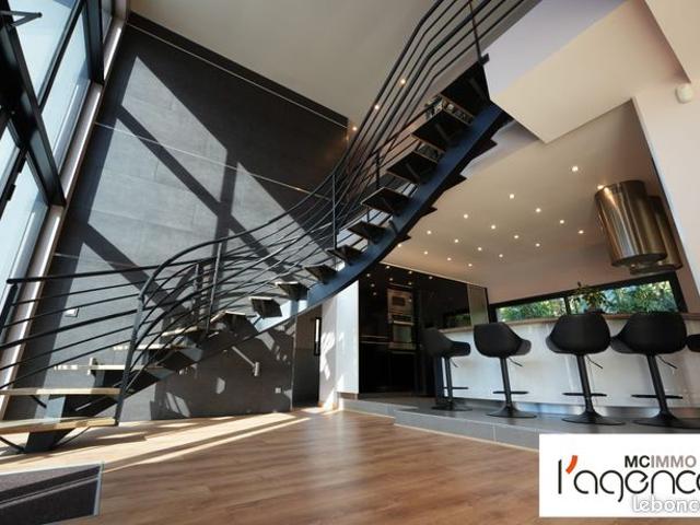 Propriété 6 pièces 215 m²