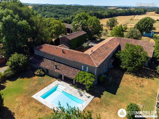 Propriété 6 pièces 215 m²
