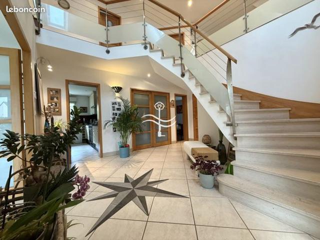 Propriété 6 pièces 215 m²