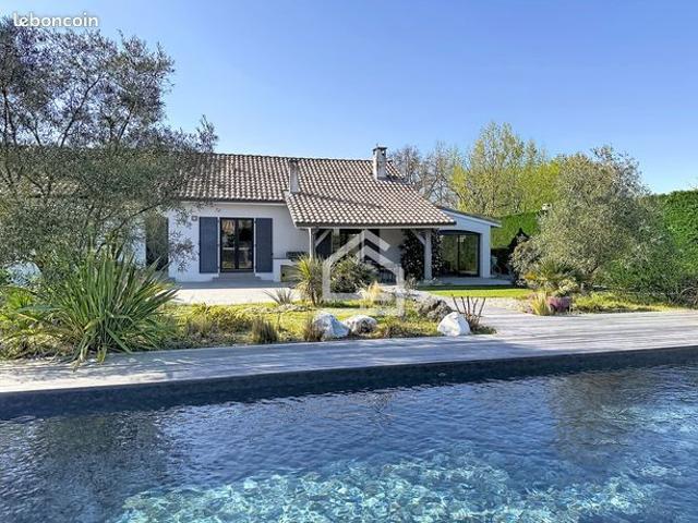 Propriété 6 pièces 215 m²