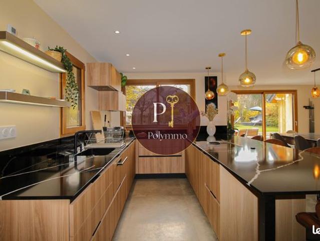 Propriété 6 pièces 216 m²