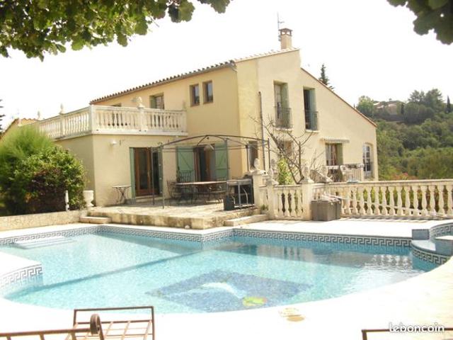 Propriété 6 pièces 216 m²