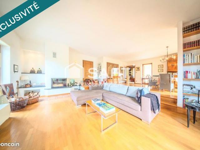 Propriété 6 pièces 218 m²