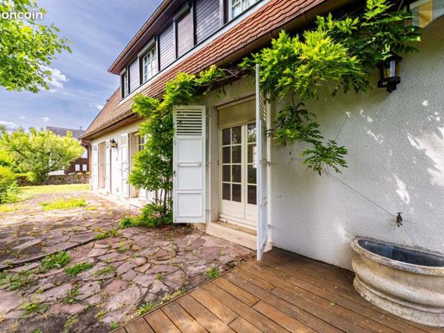 Propriété 6 pièces 218 m²