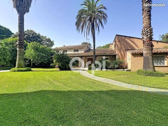 Propriété 6 pièces 218 m²