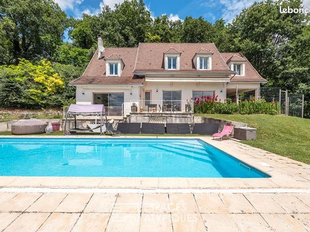 Propriété 6 pièces 218 m²