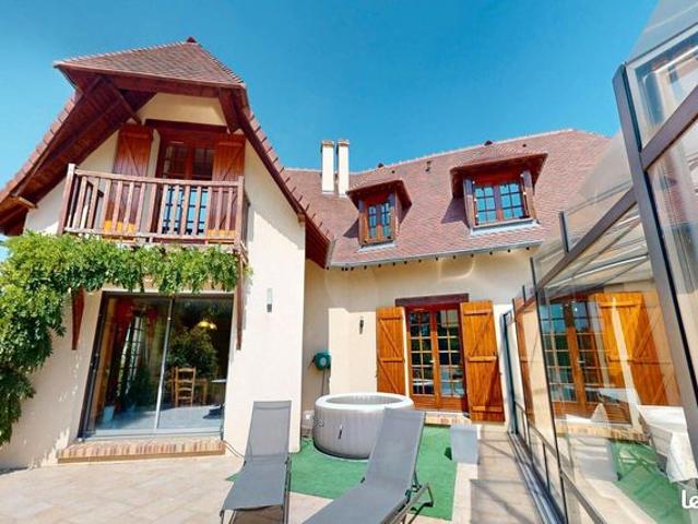 Propriété 6 pièces 218 m²