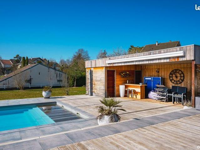 Propriété 6 pièces 218 m²