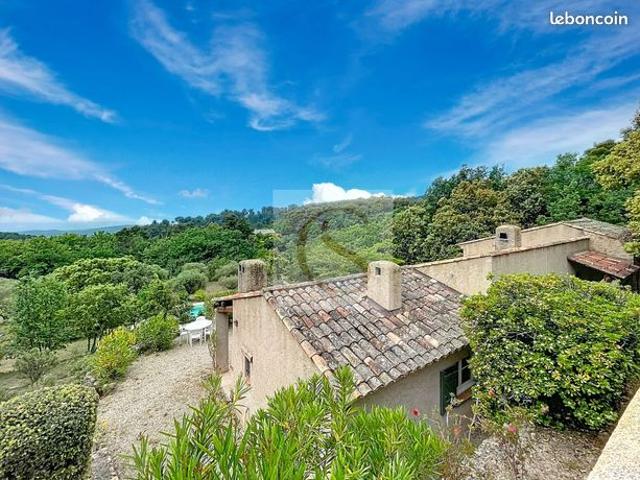 Propriété 6 pièces 219 m²