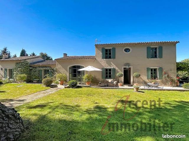 Propriété 6 pièces 210 m²
