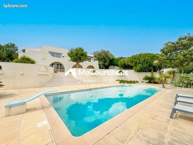 Propriété 6 pièces 210 m²