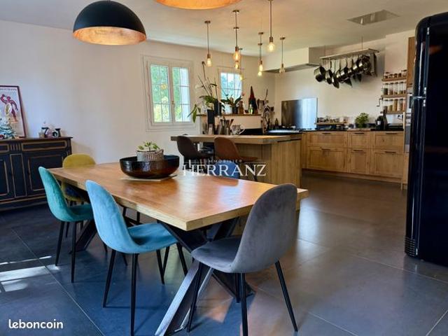 Propriété 6 pièces 210 m²