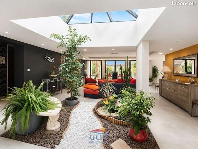 Propriété 6 pièces 210 m²