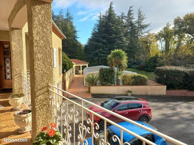 Propriété 6 pièces 210 m²