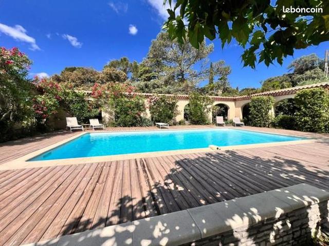 Propriété 6 pièces 210 m²