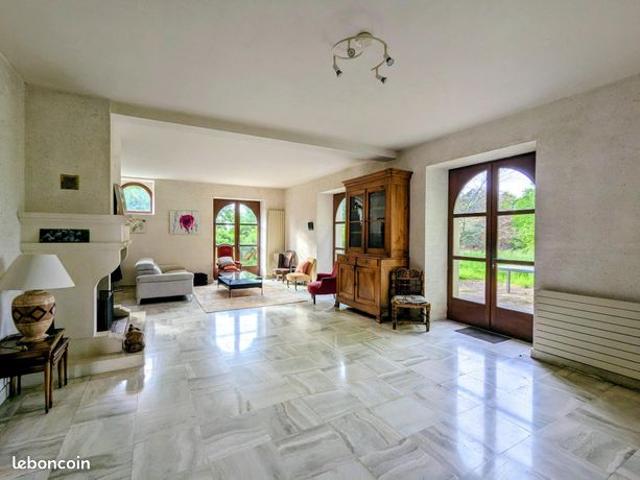 Propriété 6 pièces 210 m²