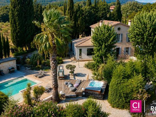 Propriété 6 pièces 211 m²