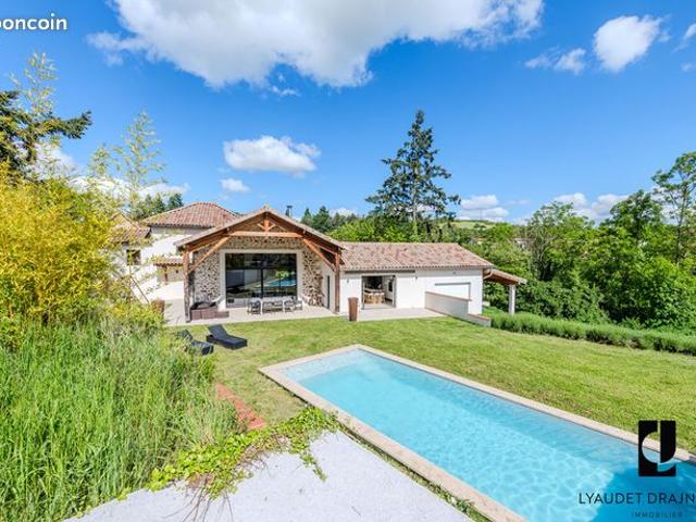 Propriété 6 pièces 211 m²