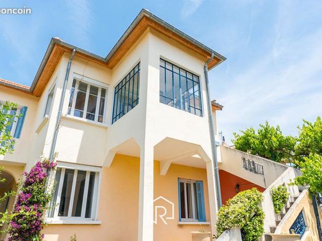 Propriété 6 pièces 213 m²