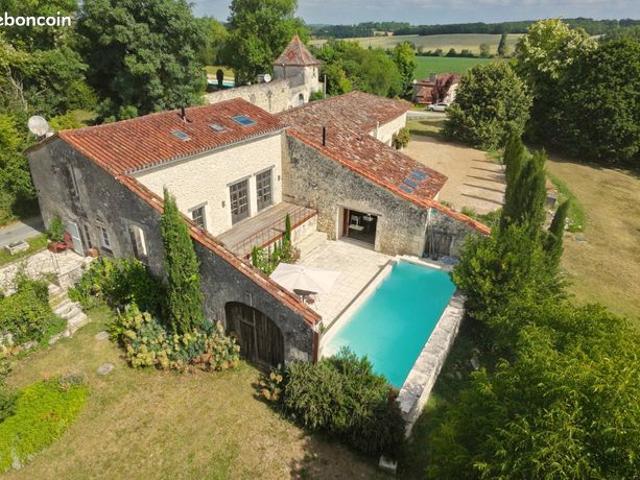 Propriété 6 pièces 224 m²
