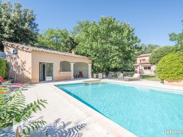 Propriété 6 pièces 225 m²