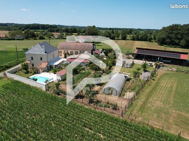 Propriété 6 pièces 225 m²