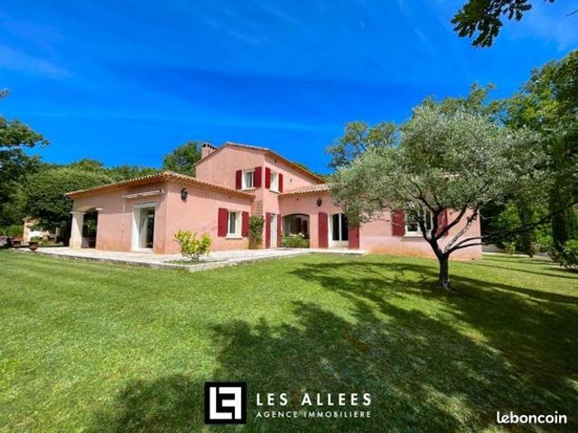 Propriété 6 pièces 225 m²