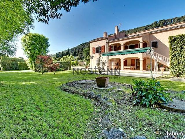 Propriété 6 pièces 227 m²