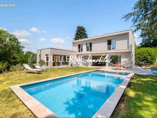 Propriété 6 pièces 228 m²