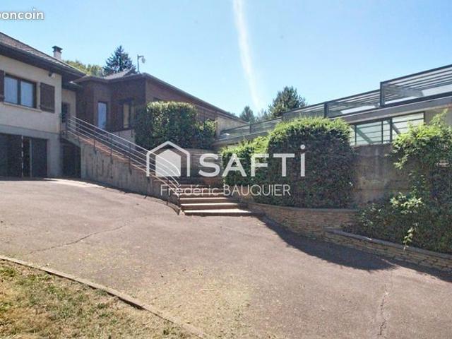 Propriété 6 pièces 228 m²