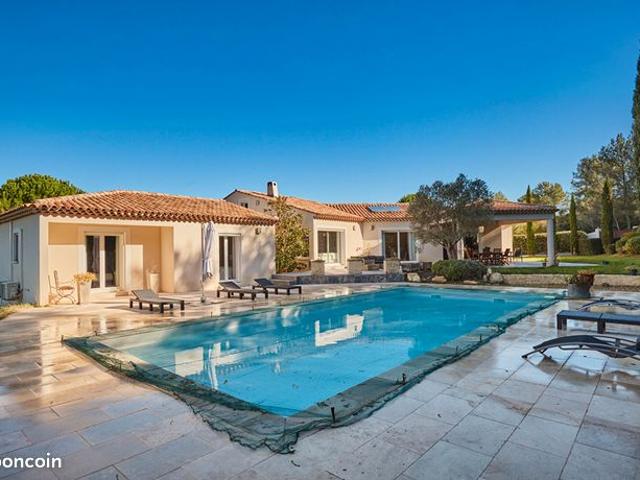 Propriété 6 pièces 220 m²