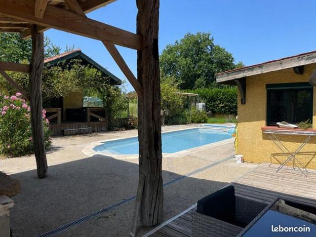 Propriété 6 pièces 220 m²