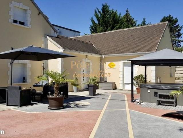 Propriété 6 pièces 220 m²