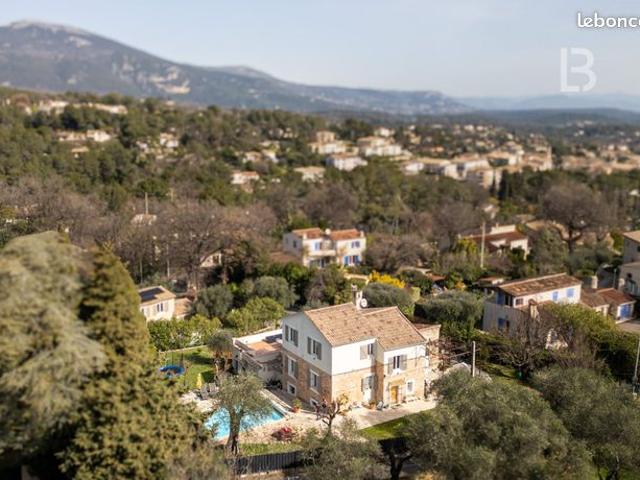 Propriété 6 pièces 220 m²