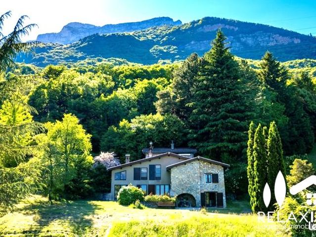 Propriété 6 pièces 220 m²