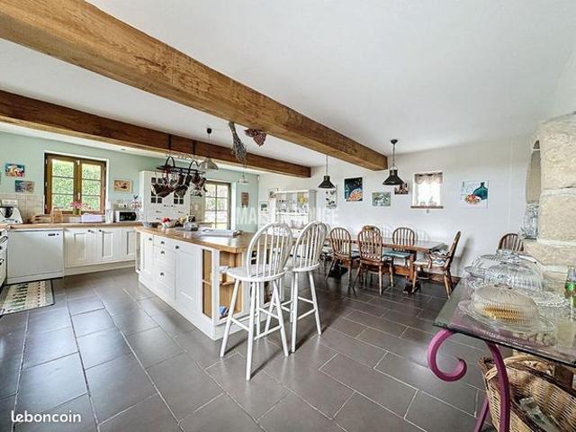 Propriété 6 pièces 220 m²