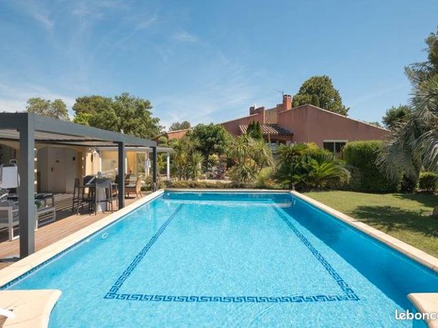 Propriété 6 pièces 220 m²