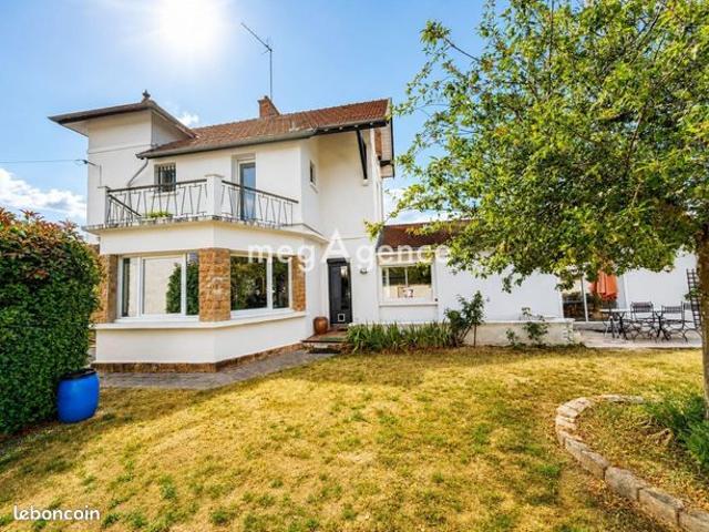 Propriété 6 pièces 220 m²