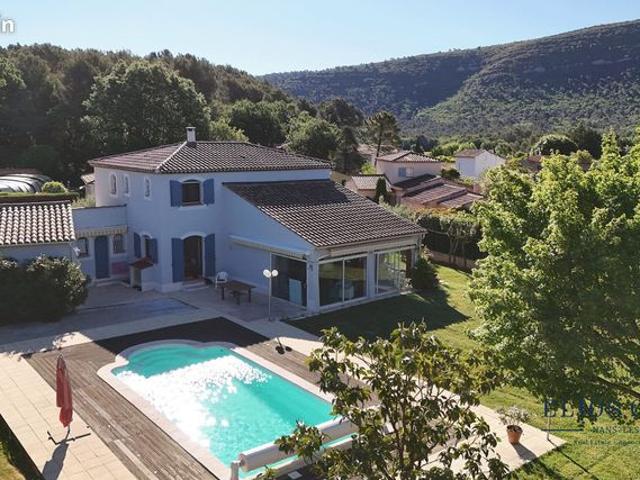 Propriété 6 pièces 220 m²