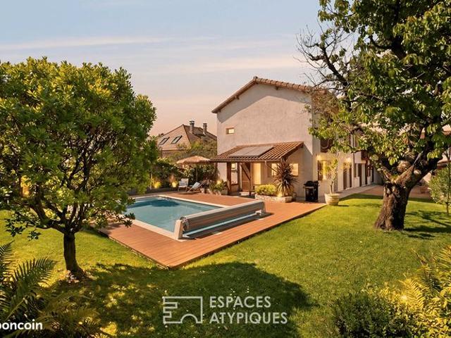 Propriété 6 pièces 220 m²