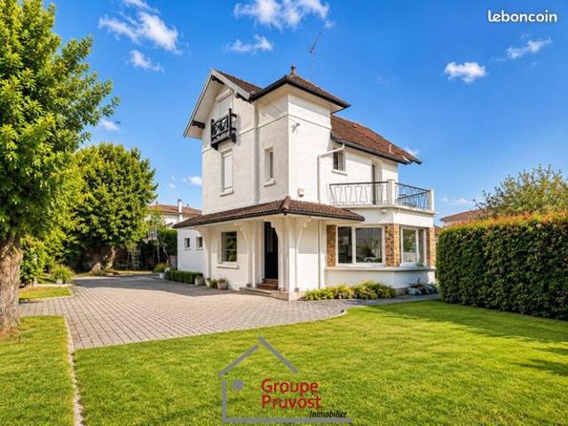 Propriété 6 pièces 220 m²