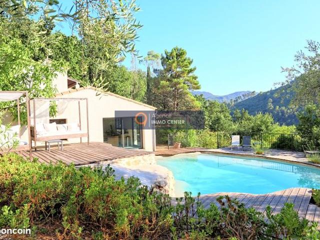 Propriété 6 pièces 220 m²