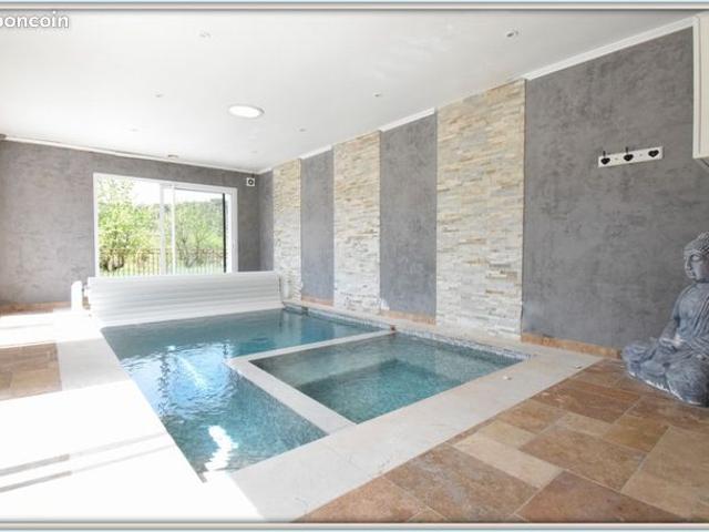 Propriété 6 pièces 220 m²
