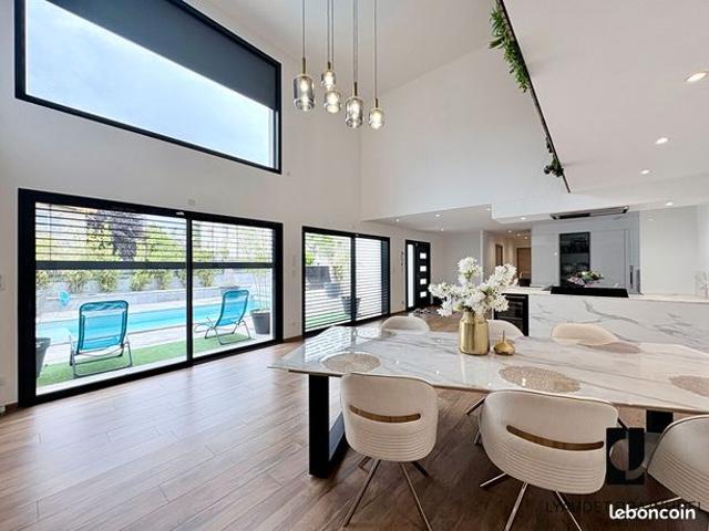 Propriété 6 pièces 220 m²