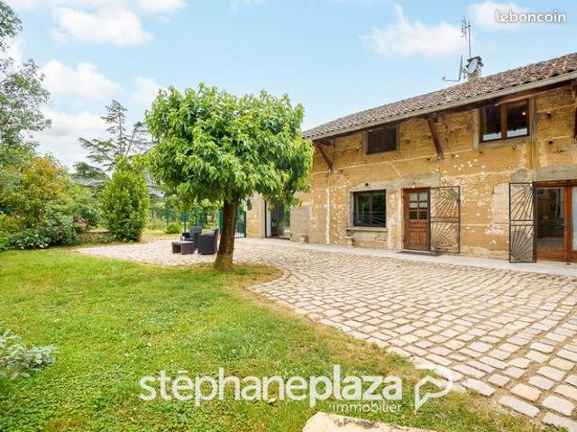 Propriété 6 pièces 220 m²
